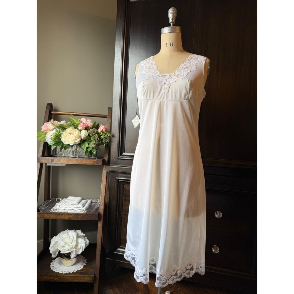 NWT‎ Vintage Full Slip Antron III Nylon Lace Trim Sleeveless V Neck White  36